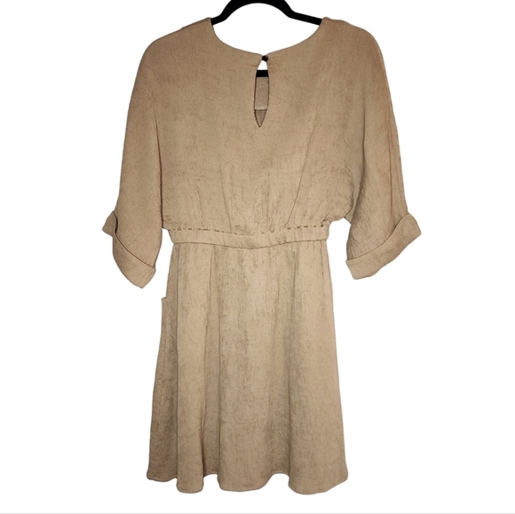 Flawless tan dress with pockets. Stretch waist. 3/4 sleeve. Crinkle fabric. M - Picture 11 of 15
